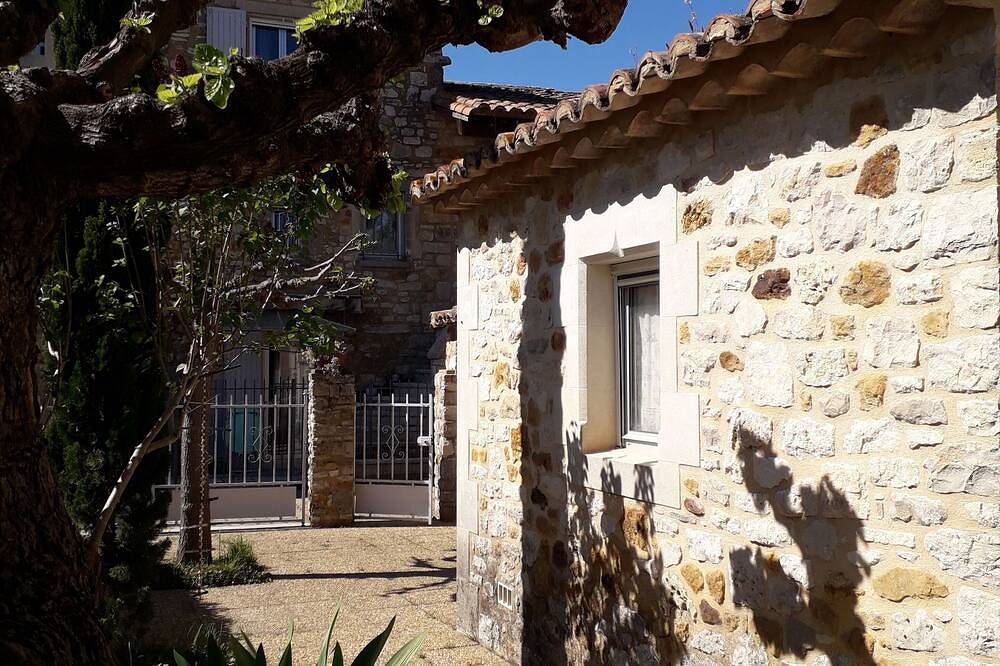 Charmante maisonnette rénovée proche Uzès Charming little house near Uzès in Foissac, Région de Nîmes