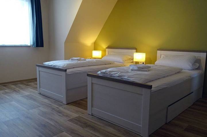 Ganze Wohnung, Idyllische Ferienwohnung Adlerhorst – Bauernhofurlaub & Kaminfeuer in Bahretal, Osterzgebirge
