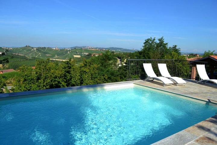 B&b, con Terrazza e Giardino nonché Piscina e Panorama a Neive