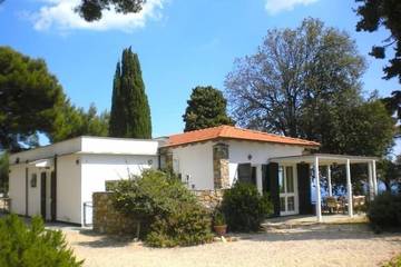 Villa pour 8 personnes, avec jardin, animaux acceptés à Imperia