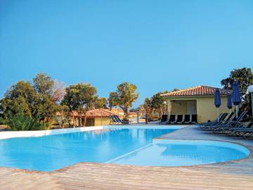 Gîte pour 8 personnes, avec terrasse dans Sainte-Lucie de Porto-Vecchio