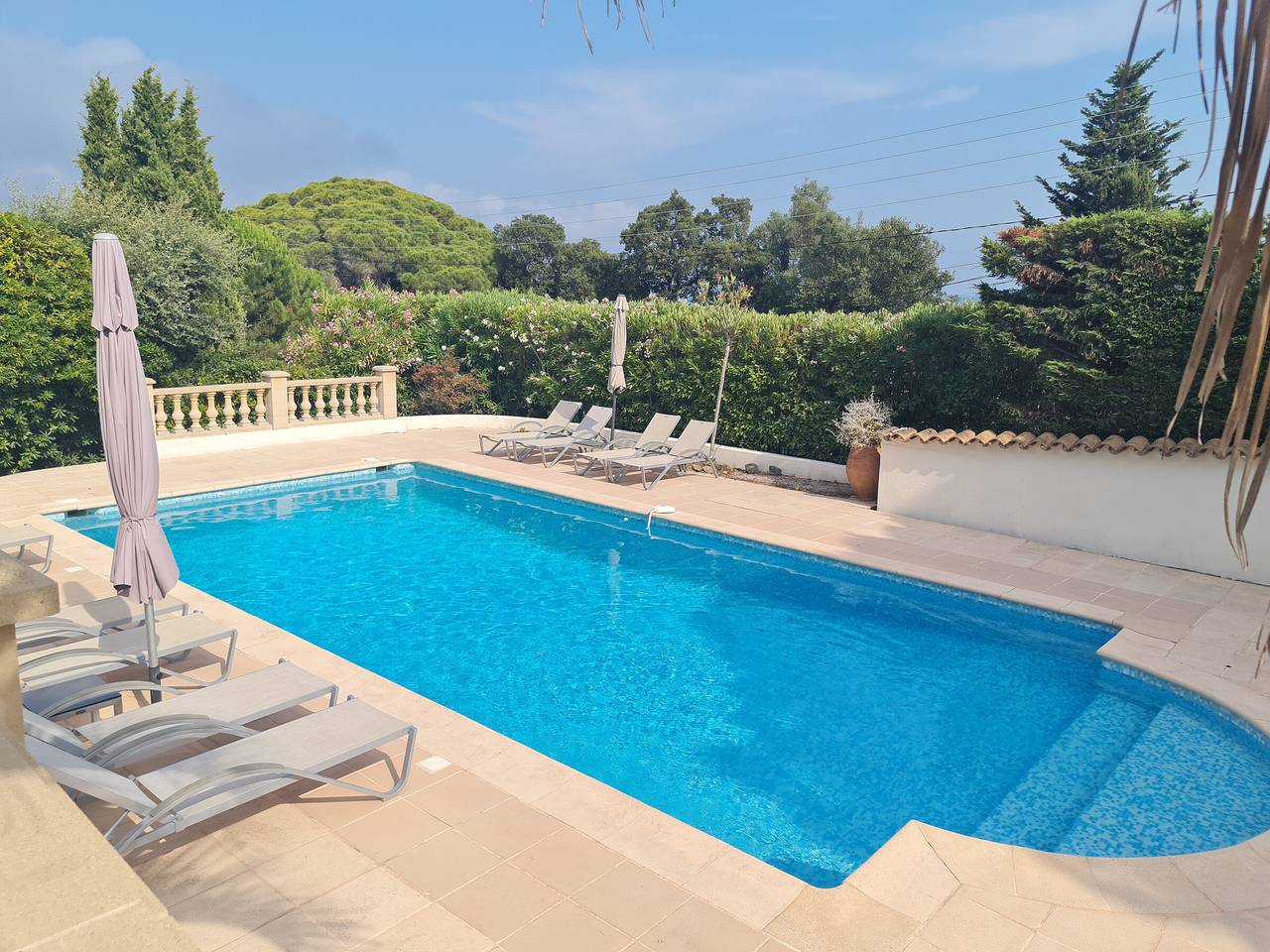 Villa spacieuse avec piscine privée et climatisation à Sainte-Maxime, idéale pour 10 personnes in La Nartelle, Sainte-Maxime