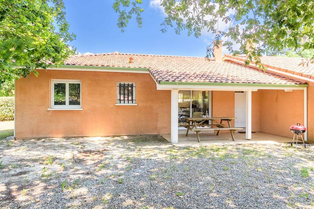 La Lette Ii Albizzias by Interhome in Saint-Julien-en-Born, Côte d’Argent