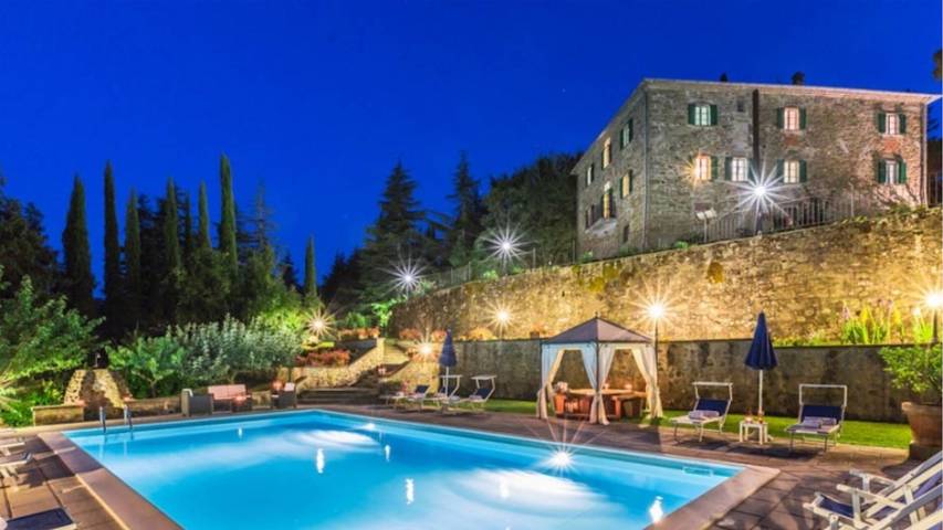Ferienhaus für 12 Personen, mit Terrasse und Garten sowie Pool in Monterchi