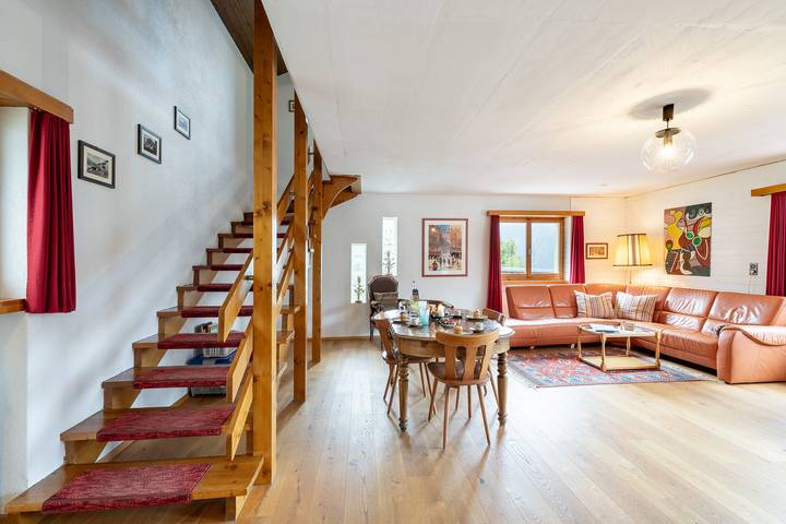 Ganze Wohnung, Chasa Moffa: Grosszügige 5.5-Zimmer Wohnung in Vnà mit Panoramaaussicht und eigener Sauna in Vnà, Valsot