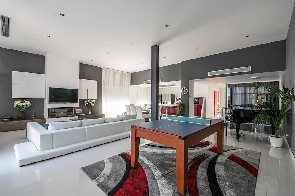Luxury Villa 100 Meters From The Beach Castelldefels-Sitges Swimming Pool in Platja de Castelldefels (Gavà), Sitges