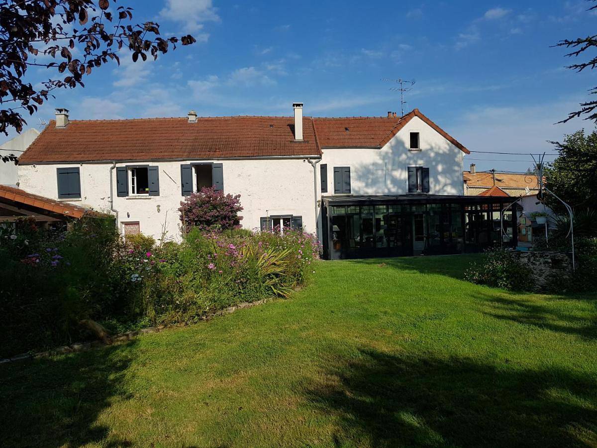 King Room with Pool View in Sainte-Geneviève-des-Bois, Essonne