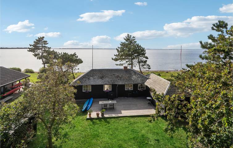 Feriehus for 4 personer med terrasse in Langø, Martofte