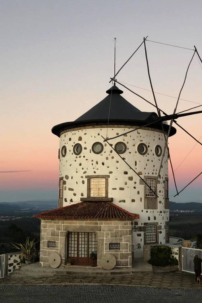Location de vacances pour 8 personnes, avec Balcon et Jacuzzi ainsi que Terrasse et Jardin dans Laundos