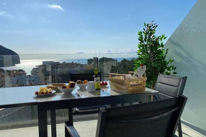 Ferienwohnung für 3 Personen, mit Terrasse und Garten sowie Pool und Ausblick in Canyamel