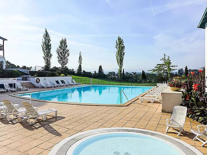 Ferienwohnung für 4 Personen, mit Pool und Balkon - 1