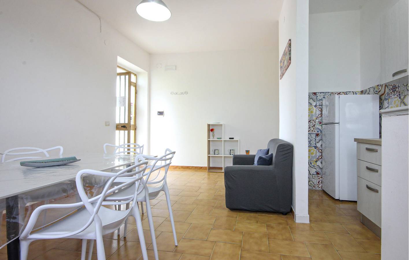 Entire holiday apartment, Charming Upper Floor Apartment with Parking & WiFi, 900m to Beach in Casal Velino, Cilento Coast
