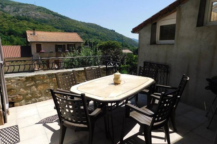Location de vacances pour 12 personnes, avec terrasse à Montpezat-sous-Bauzon - 2