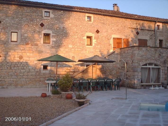 Maison d’hôte pour 2 personnes, avec piscine ainsi que terrasse et jardin, animaux acceptés