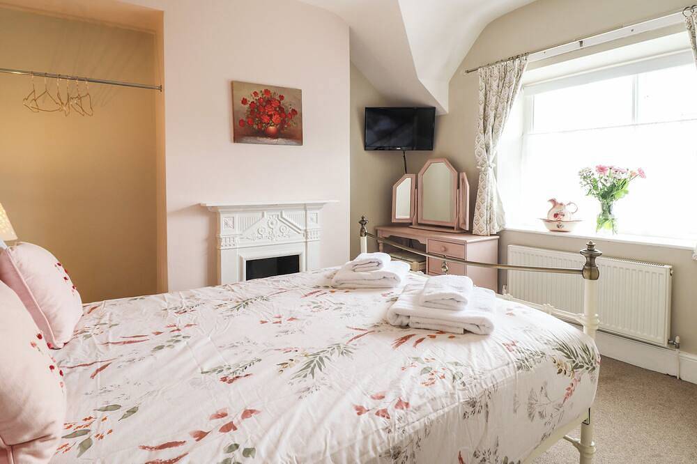 Artro View, family friendly, character holiday cottage in Llanbedr in Llanbedr, Snowdonia