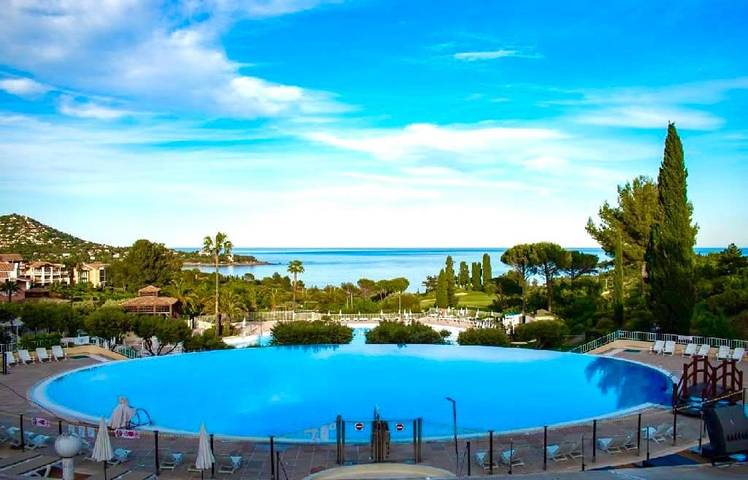 Gîte pour 5 personnes, avec jardin ainsi que vue et piscine, animaux acceptés dans Golf De Cap Esterel - 2