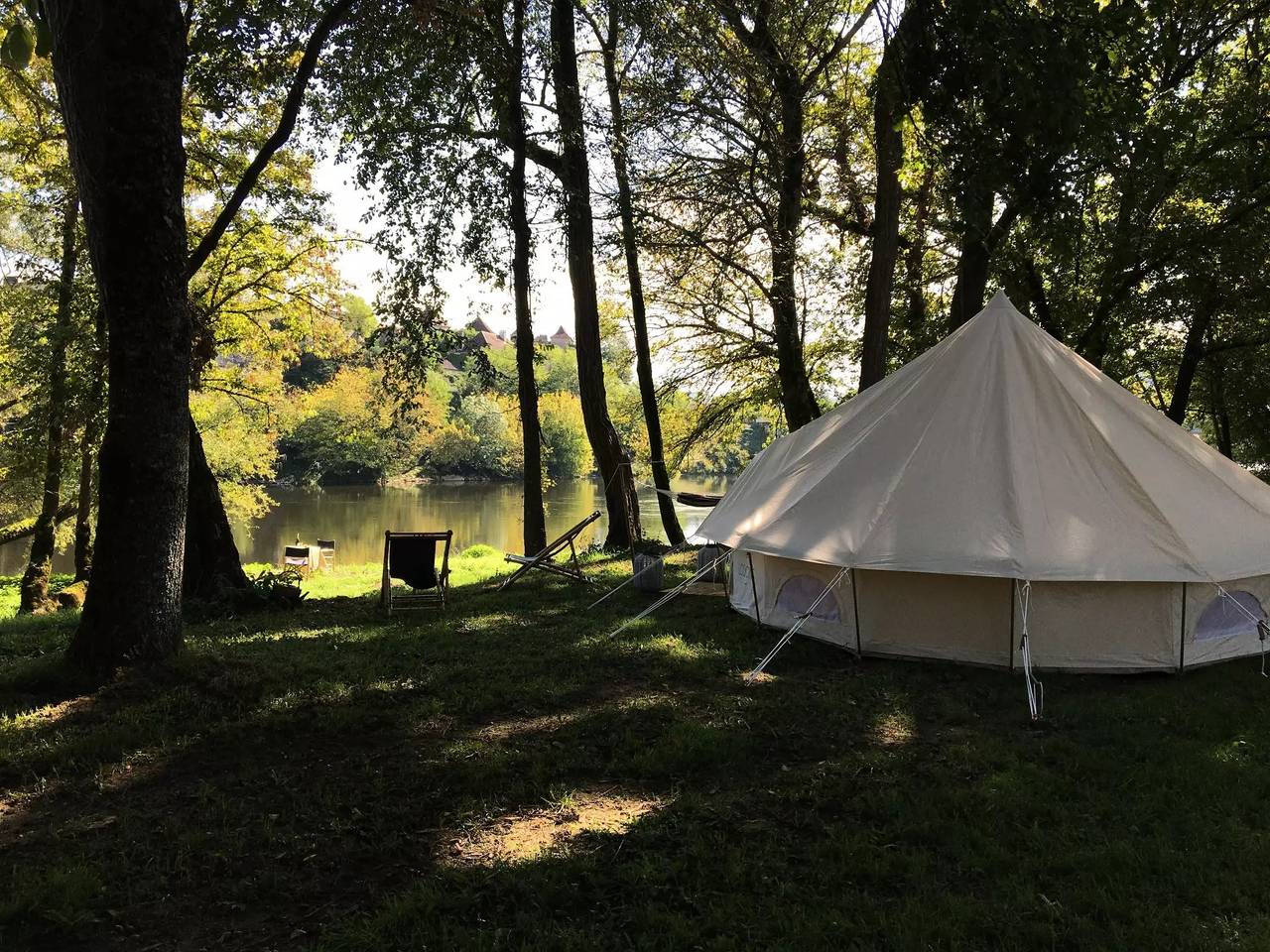 Villa blanche Privilège, 6 ch - 4 Sdb -Tv 12 personnes in Saint-Sozy, Quercy