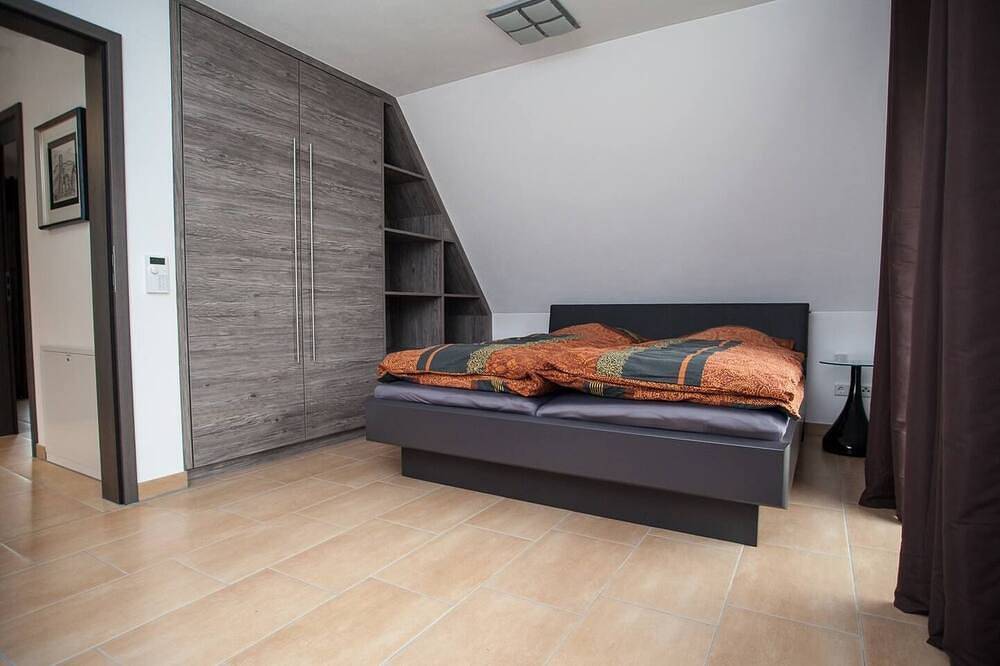 Weinberghaus Prossen, Exclusives Haus mit Aussicht, Kamin, Whirlpool und Sauna in Porschdorf, Bad Schandau