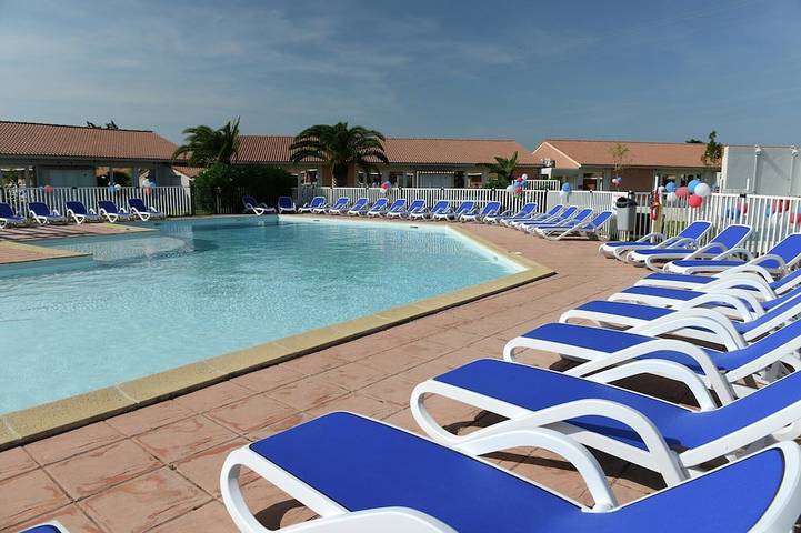 Appartement de vacances pour 6 personnes, avec Terrasse ainsi que Jardin et Piscine