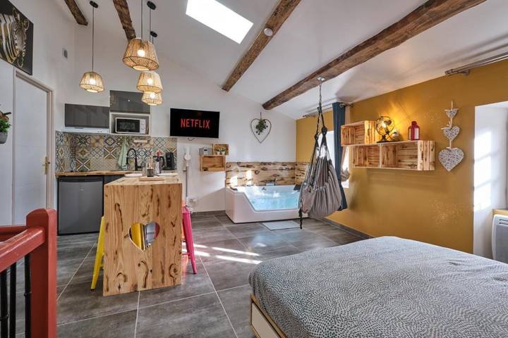 Gîte pour 2 personnes, avec jacuzzi dans Office De Tourisme De Carcassonne