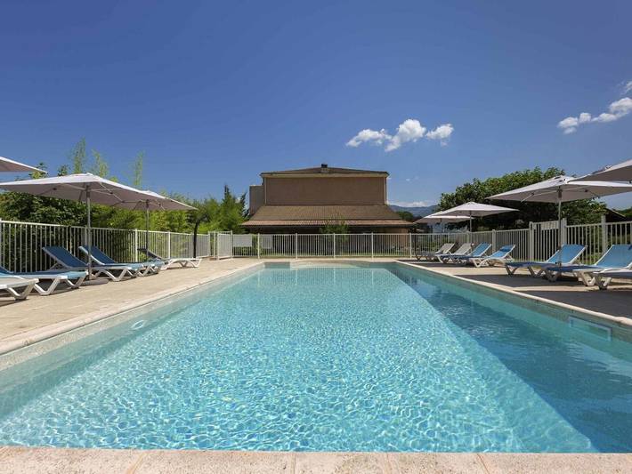 Hôtel pour 3 personnes, avec jardin ainsi que piscine et vue