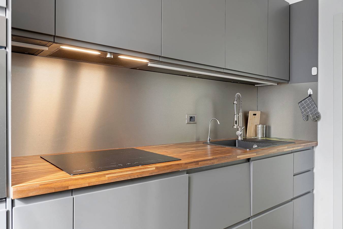 Entire apartment, Railway Loft Dimaro: Spacious Retreat for Families and Groups up to 8 Guests in Monclassico, Dimaro Folgarida