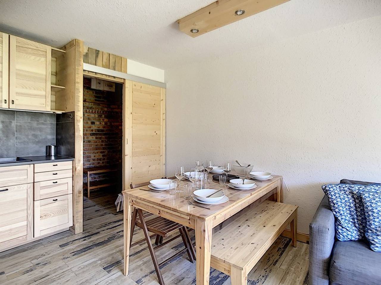 Entire apartment, Renovated apartment at the foot of the slopes with balcony for 6 people in Les Menuires, Saint-Martin-de-Belleville