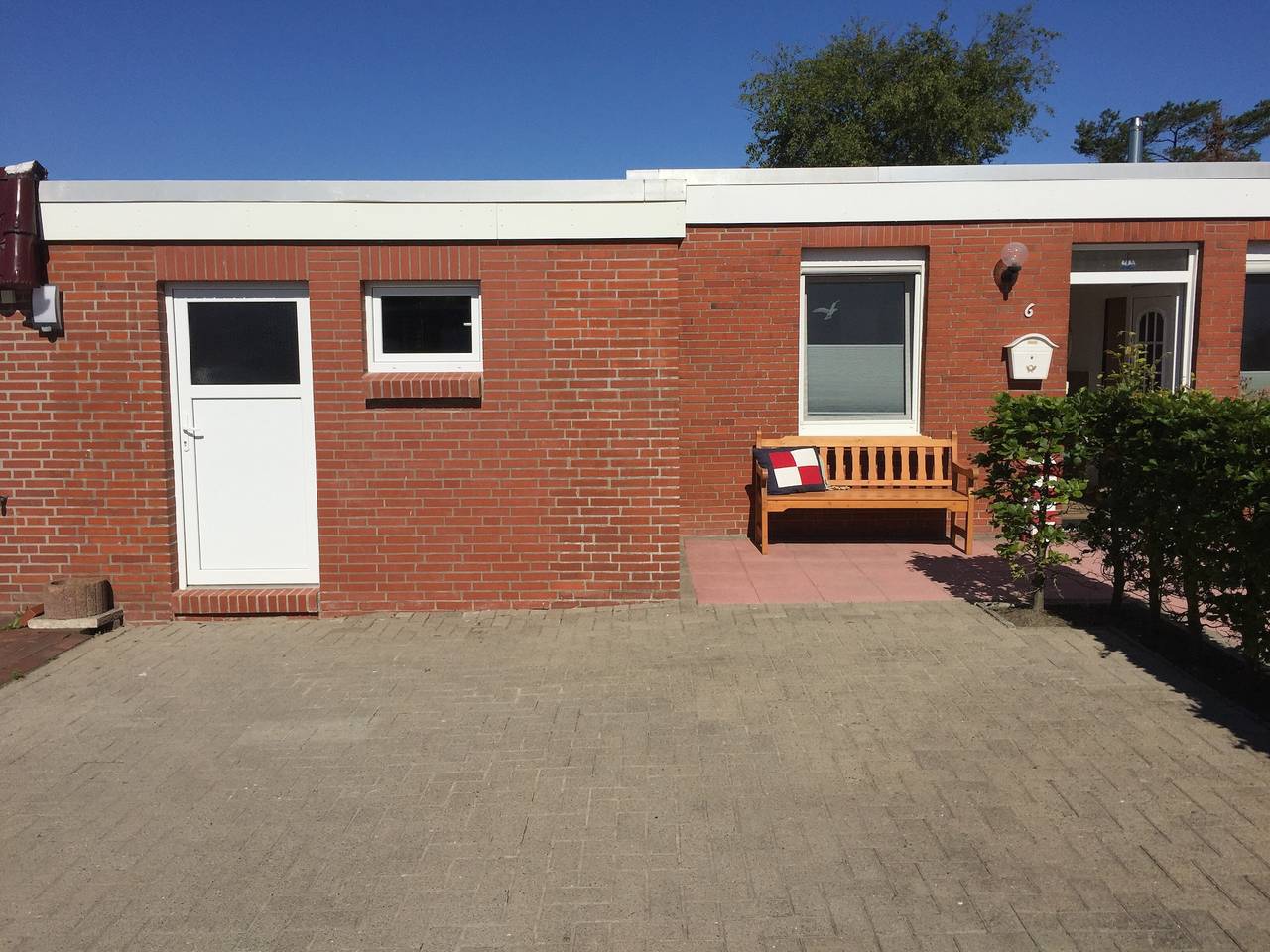 Ferienhaus 'In Strandnähe' mit privater Terrasse, privatem Garten und Wi-Fi in Dornumersiel, Dornum