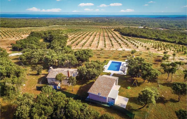 Reizende 2-Zimmer-Wohnung mit Pool, Terrasse und WLAN in Bale, Rovinj und Umgebung