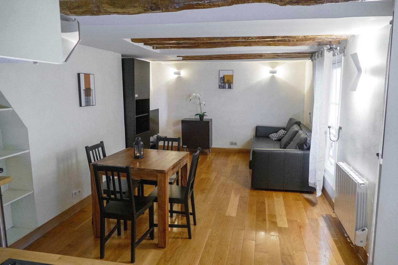 Appartement entier, Charming  Tuileries    1 Bed Apt in  the Centre  of Paris in Paris 1er Arrondissement, Paris