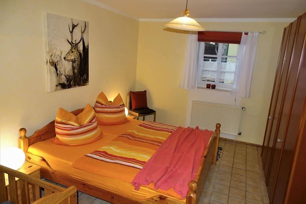 Ferienhaus mit Garten, Spielplatz, Whirlpool, Holzofensauna, Haustierfreundlich in Plütscheid, Eifelkreis Bitburg-Prüm