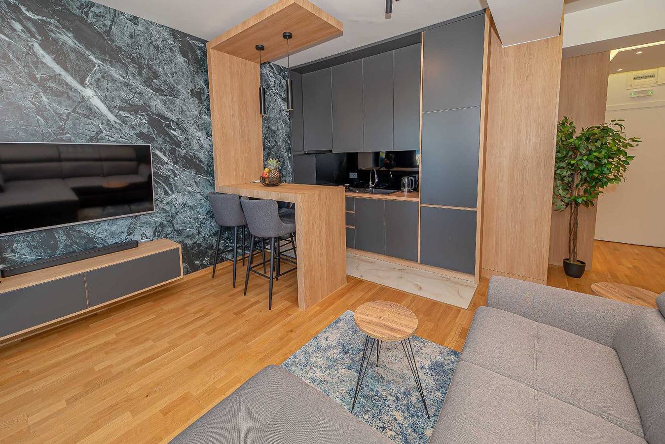 Ganze Wohnung, Night Pearl - Deluxe Apartment mit Balkon und Stadtblick in Bar, Montenegro