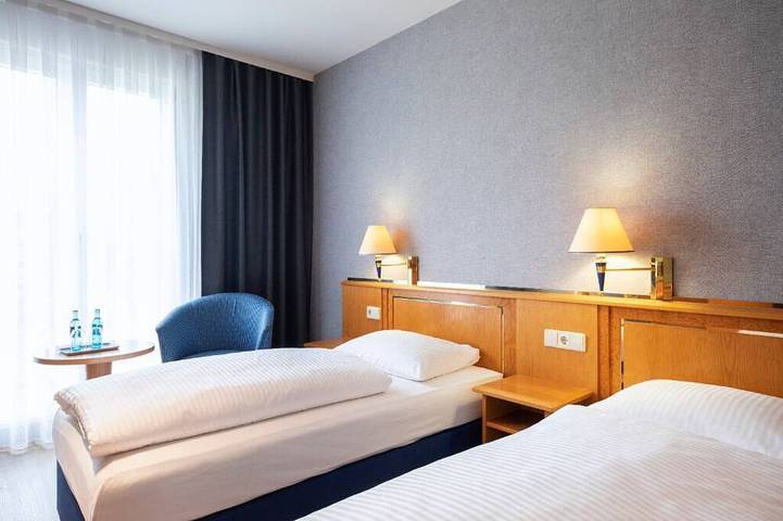 Hotel für 2 Personen, mit Whirlpool und Sauna sowie Pool in Magdeburg - 3