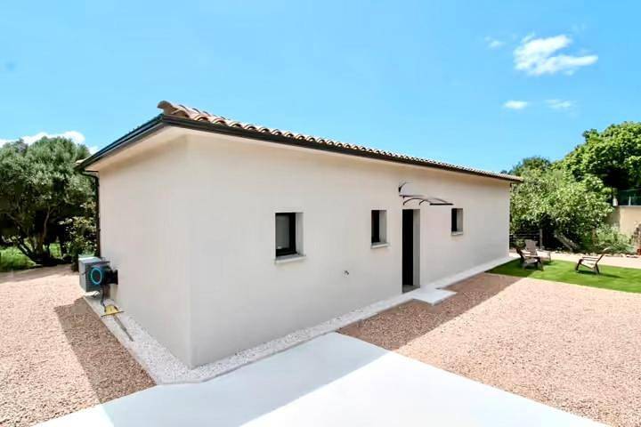 Villa pour 5 personnes, avec vue ainsi que piscine et jardin, adapté aux familles à Pianottoli-Caldarello - 2