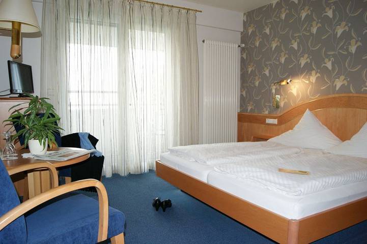Hotel-Restaurant Schwedi GmbH & Co. - Dz Landseite in Langenargen, Region Bodensee-Oberschwaben
