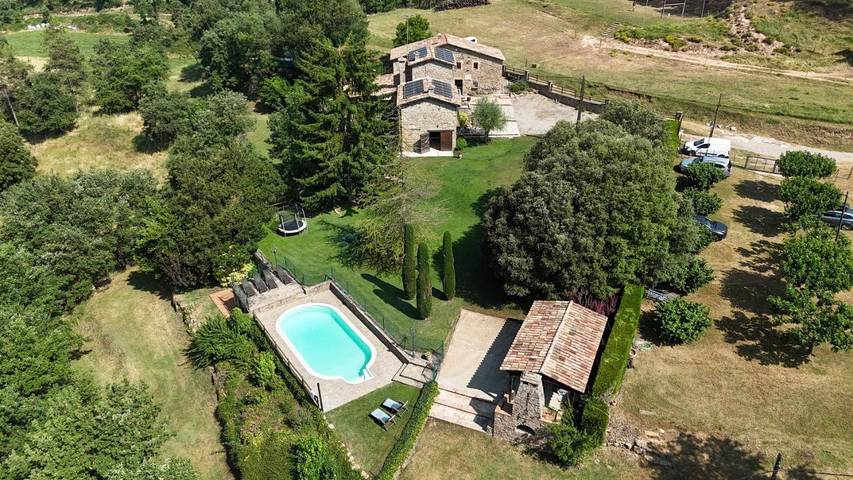 Casa rural para 10 personas, con piscina además de jardín y vistas en Perafita