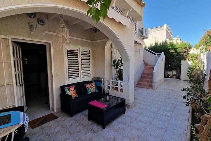 Villa with pool for 5 people, with terrace and pool in Torrevieja