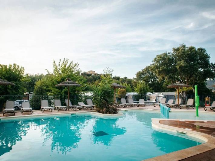 Camping für 3 Personen, mit Pool und Terrasse, mit Haustier in Bormes-les-Mimosas - 4