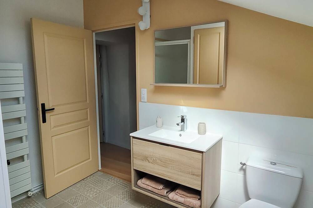 Dame Clara - Chambre Double avec Salle de Bains Privative in Pompignan, Région du Vigan
