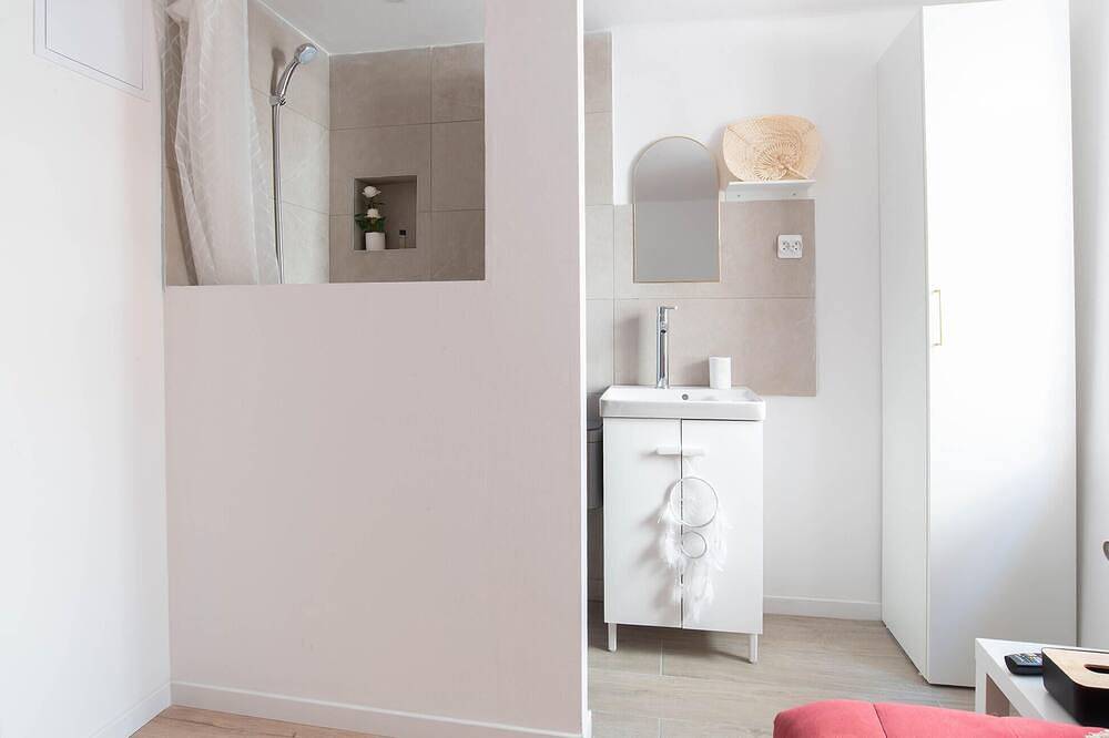 Entire apartment, Studio coeur de ville in Solliès-Pont, Toulon region