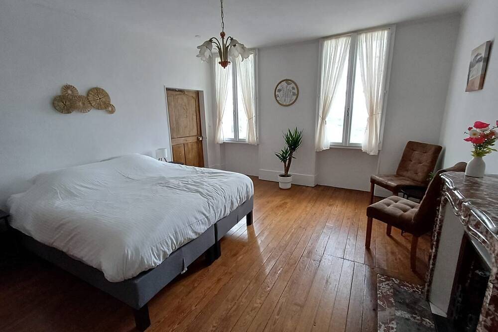Private Family B&B Room \"Rose\" in Tournus, Région de Mâcon