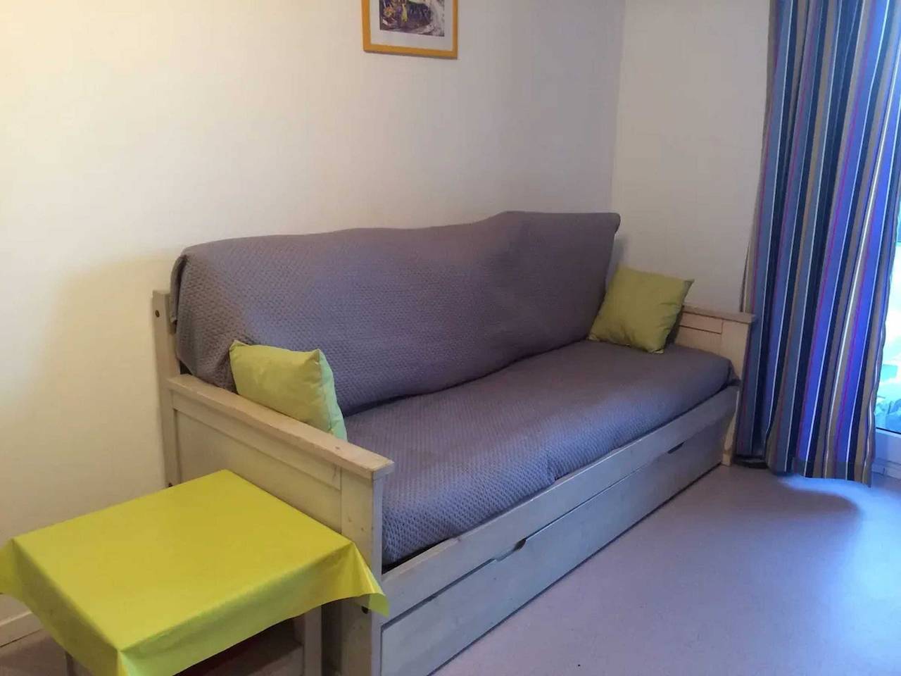 Entire apartment, Modern Apartment with View in Carnoux-en-Provence 26 m², Pool in Carnoux-en-Provence, Marseille region