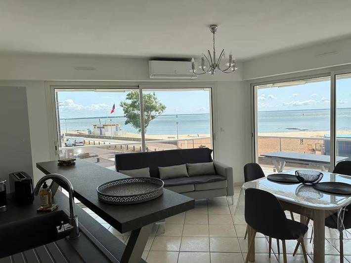 Gîte pour 2 personnes, avec vue et balcon dans Plage De Ville Es Martin