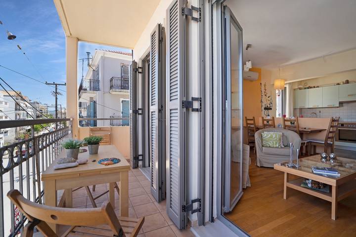 Appartamento intero, Appartamento 'Casa Di Sole' con balcone, Wi-Fi e aria condizionata in Leucade Città, Grecia