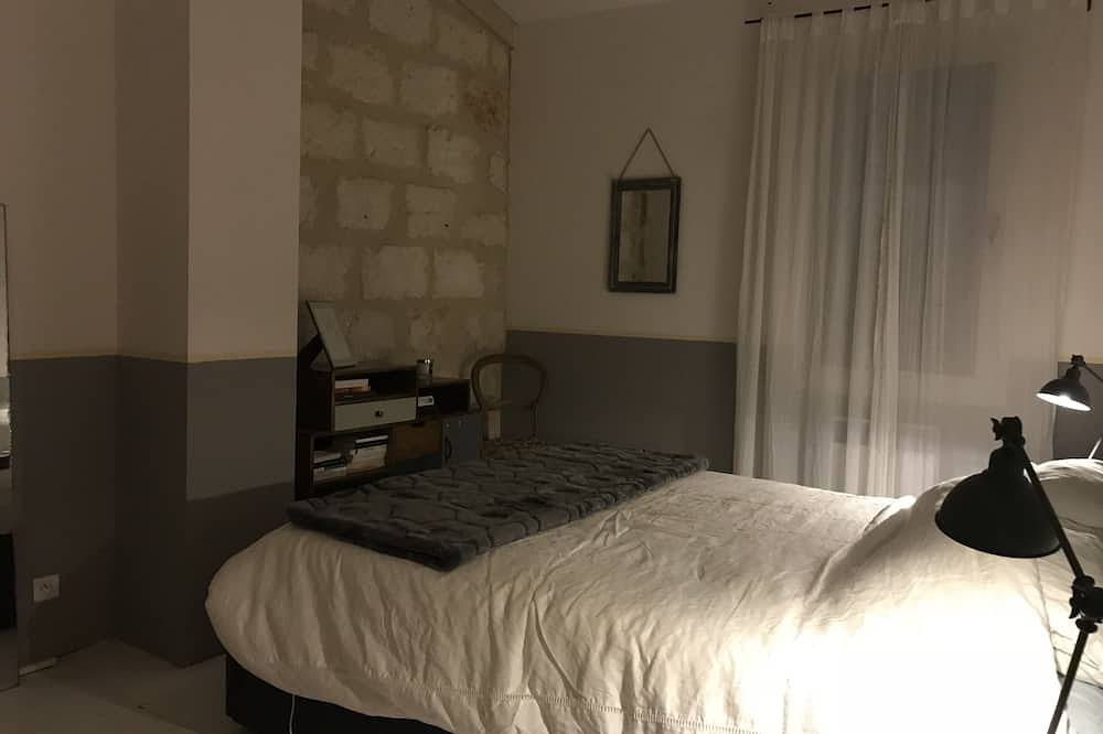 Villa Maison Intramuros Piscine Chauffée (Mai/Octobre)-Patio- Remb 100% Annul- in Aigues-Mortes, Côte d'Améthyste