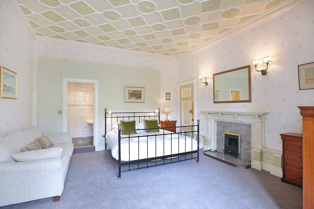 A spacious, historic and beautiful Victorian property with exceptional sea and golf course views in North Berwick, Edinburgh and Lothian