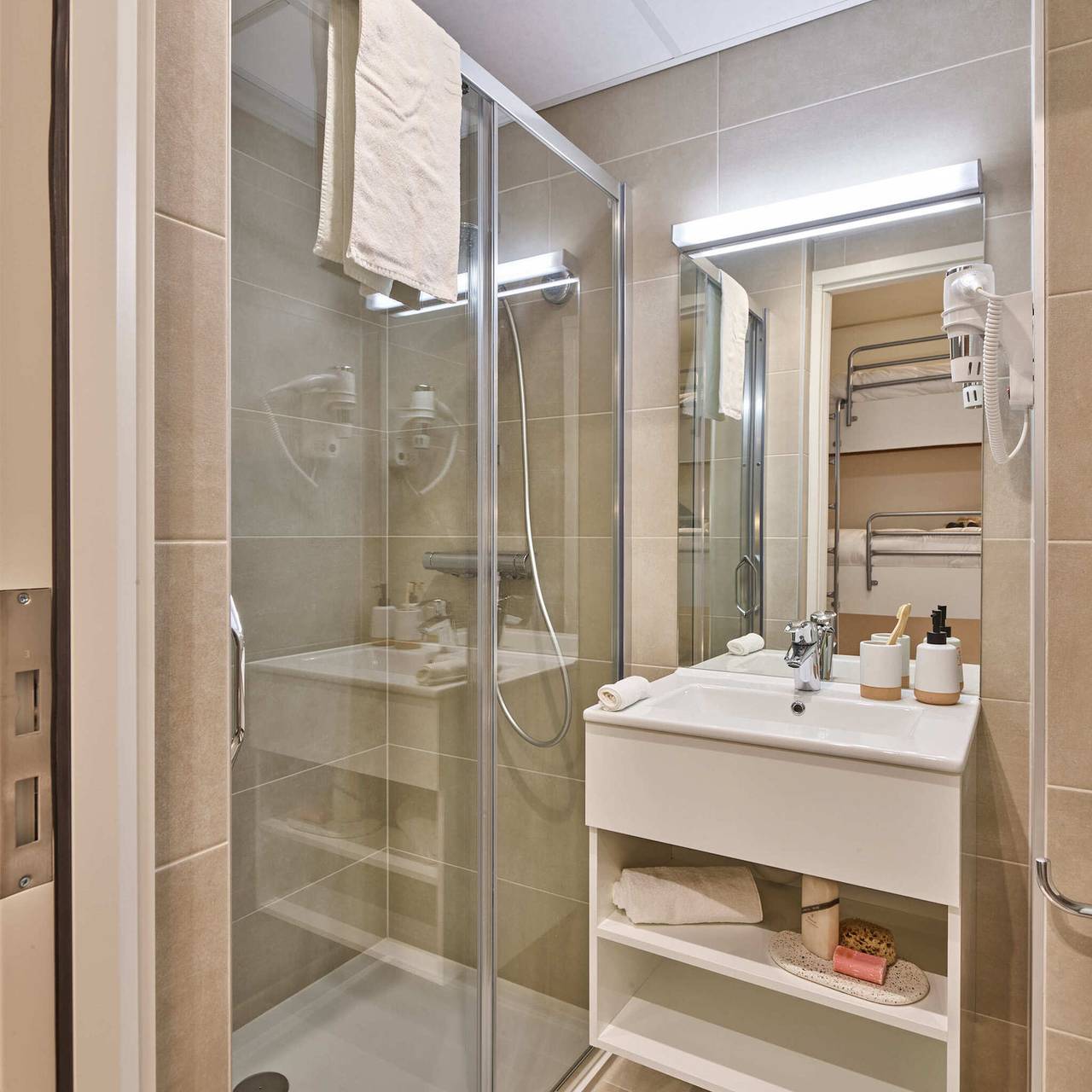 Holiday Suites Zeebrugge — Geräumige Suite | 2 Personen in Brügge, Belgische Küste