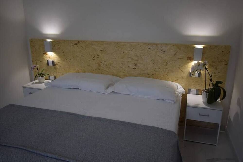 Entire apartment, Modern Downtown Apartment Near Historic Center in Trento, Fleimstaler Alpen