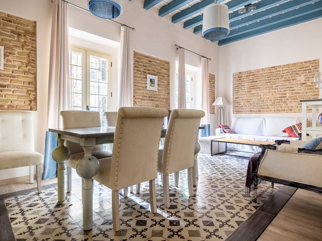 Apartamento entero, Luminoso apartamento en el centro de Sevilla - 2 dormitorios, aire acondicionado in Casco Antiguo, Sevilla