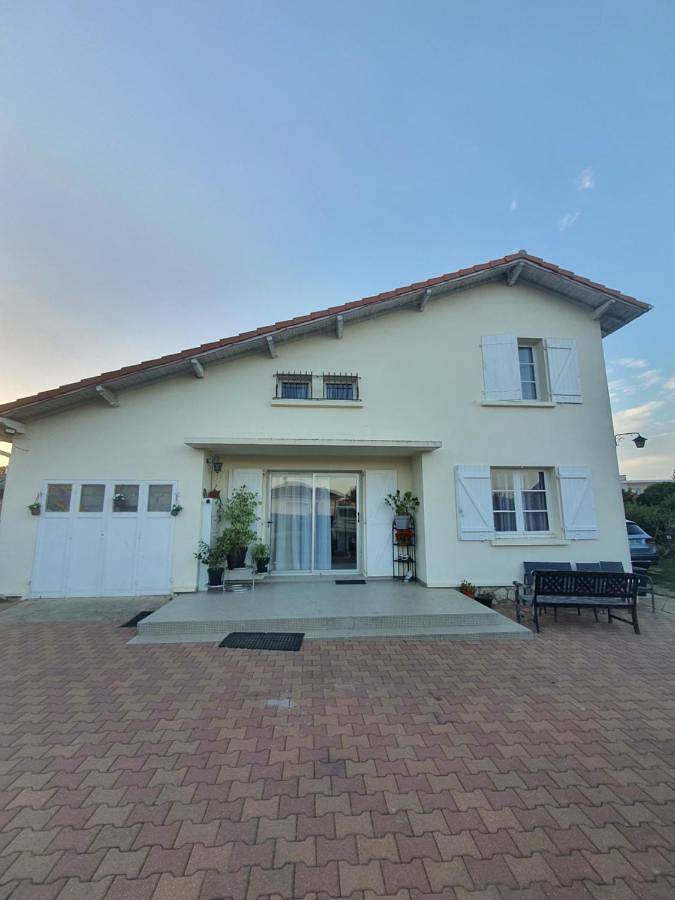 Villa voor 12 personen, with Terras and Tuin as well as Uitzicht in Mont-de-Marsan